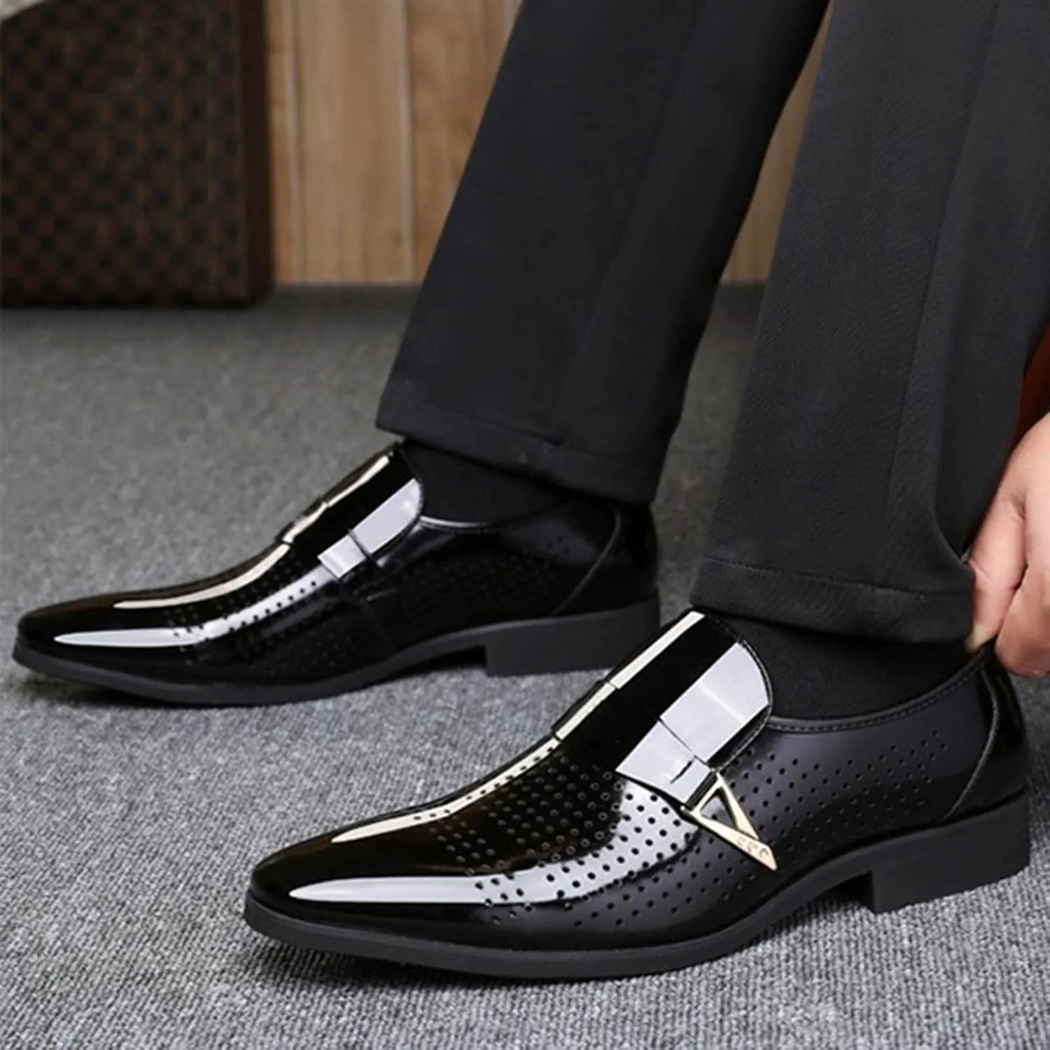 Dress Shoes for Men Wide Toe Box Classic Style Men Leather Shoes Metal Buckle Shoes Diamond Cutout Breathable Business Casual Pointed Toe Leather Shoes Business Casual Shoes Men Laceless