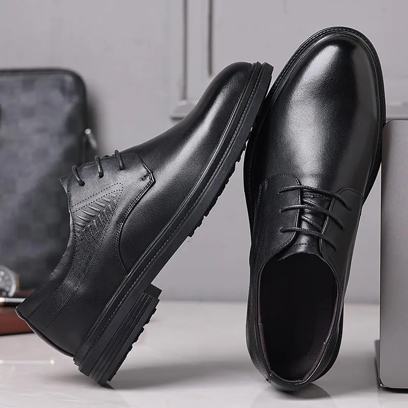 Refined Men's Cap Toe Oxford Shoes in Premium Leather with Polished Finish for Professional Attire