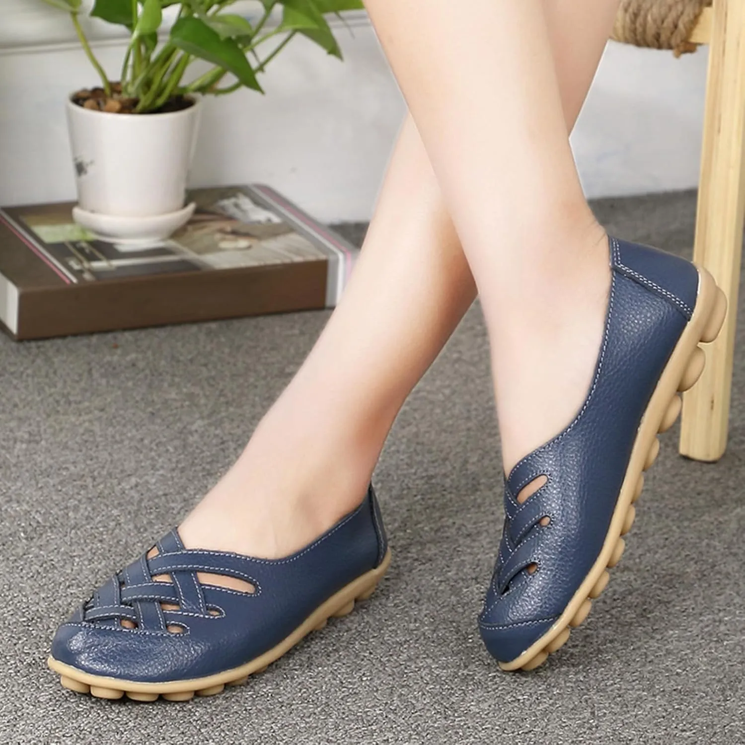 Women's Casual Flat Loafer Comfort Slip On Walking Boat Shoe Lightweight Soft Leather Driving Moccasins Closed Toe Sandals